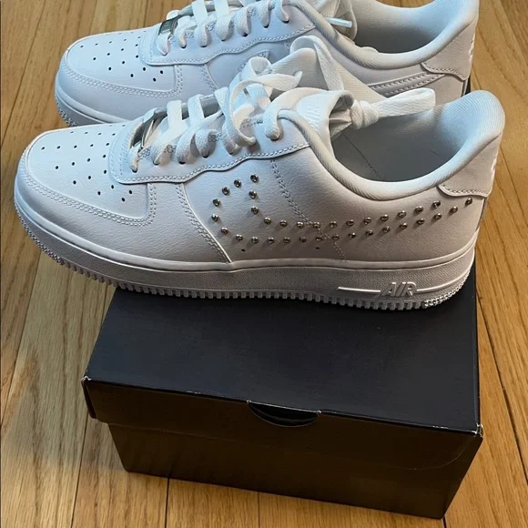 Nike Air Force One with Studded Swoosh Size 8.5 - Picture 4 of 8